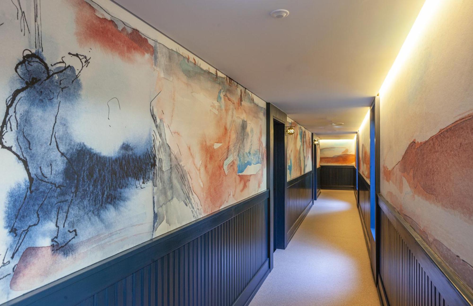 Timbre Virtudes Hotel ปอร์โต ภายนอก รูปภาพ Corridor at the hotel