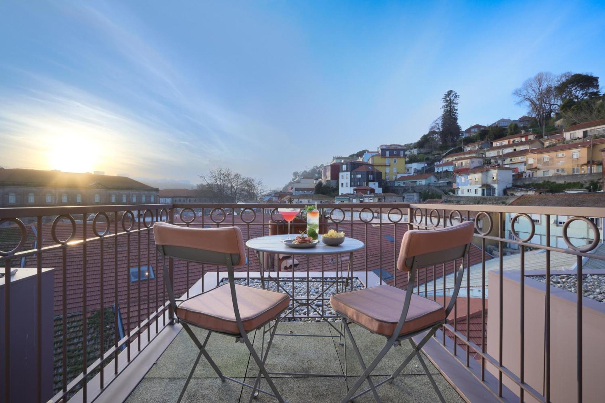 Timbre Virtudes Hotel ปอร์โต ภายนอก รูปภาพ A balcony